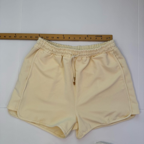 ✨ Entro Cream Short Set (Top + Shorts) - Size Medium 💫 - Picture 13 of 16